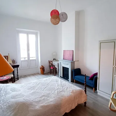 Apartment Spacious T2 Near The Historic Sites Of
